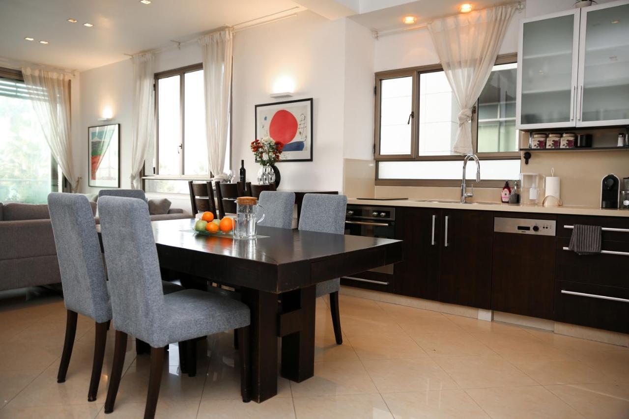 Sea View Apartment Prime Location On The Beach Tel Aviv Exterior photo